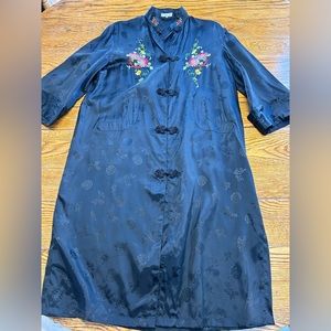 Golden Bee Vintage black rayon robe with embroidery detail.  Size Medium